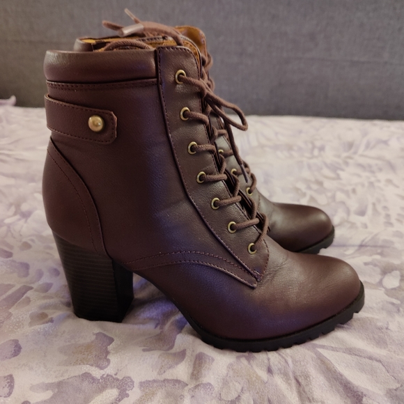 Style and Co., Heeled boots, burgundy purplish color, size:8 - Picture 6 of 8